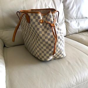 LV Neverfull Damier Azur Tote. Price reflects authenticity.